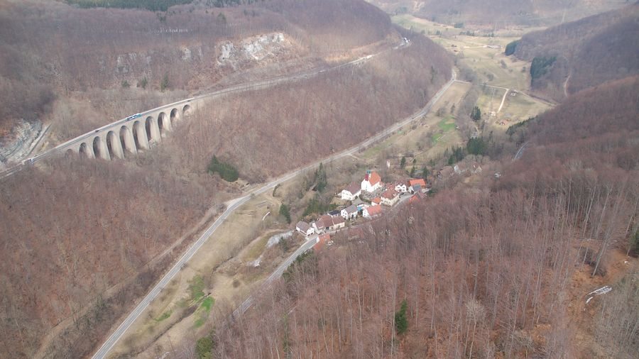  Der Drackensteiner Hang liegt am Fuße der Schwäbischen Alb 